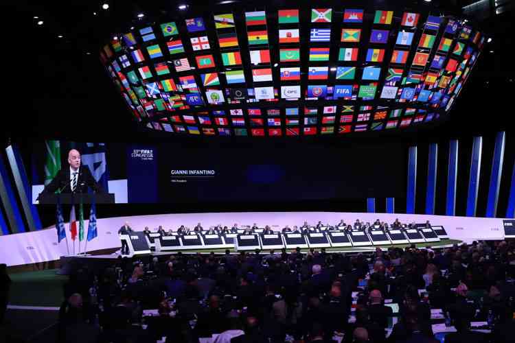 FIFA ser responsvel por decidir adiamento da Eliminatrias por COVID-19, afirma Conmebol